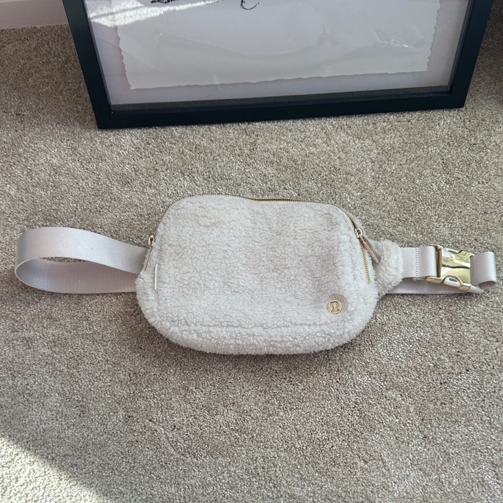 lululemon athletica Cream Sherpa Belt Bag size 2L